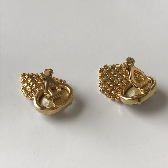 Vintage Gold Mesh Dangle Clip On Earrings - Picture 9 of 10